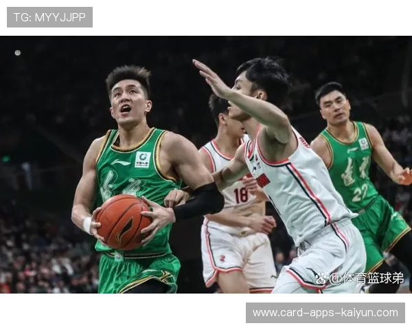 羽毛球新秀的奋力一击:用力过猛的背后与成长的蜕变