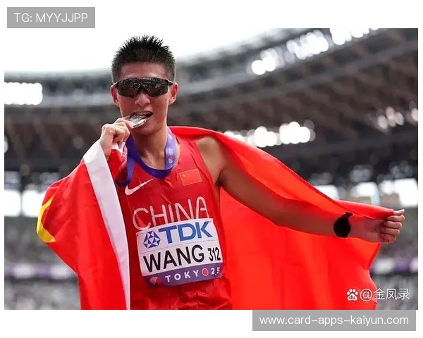 迈耶撑杆跳越过高杆刷新个人高度——用拼搏和毅力创造不可能